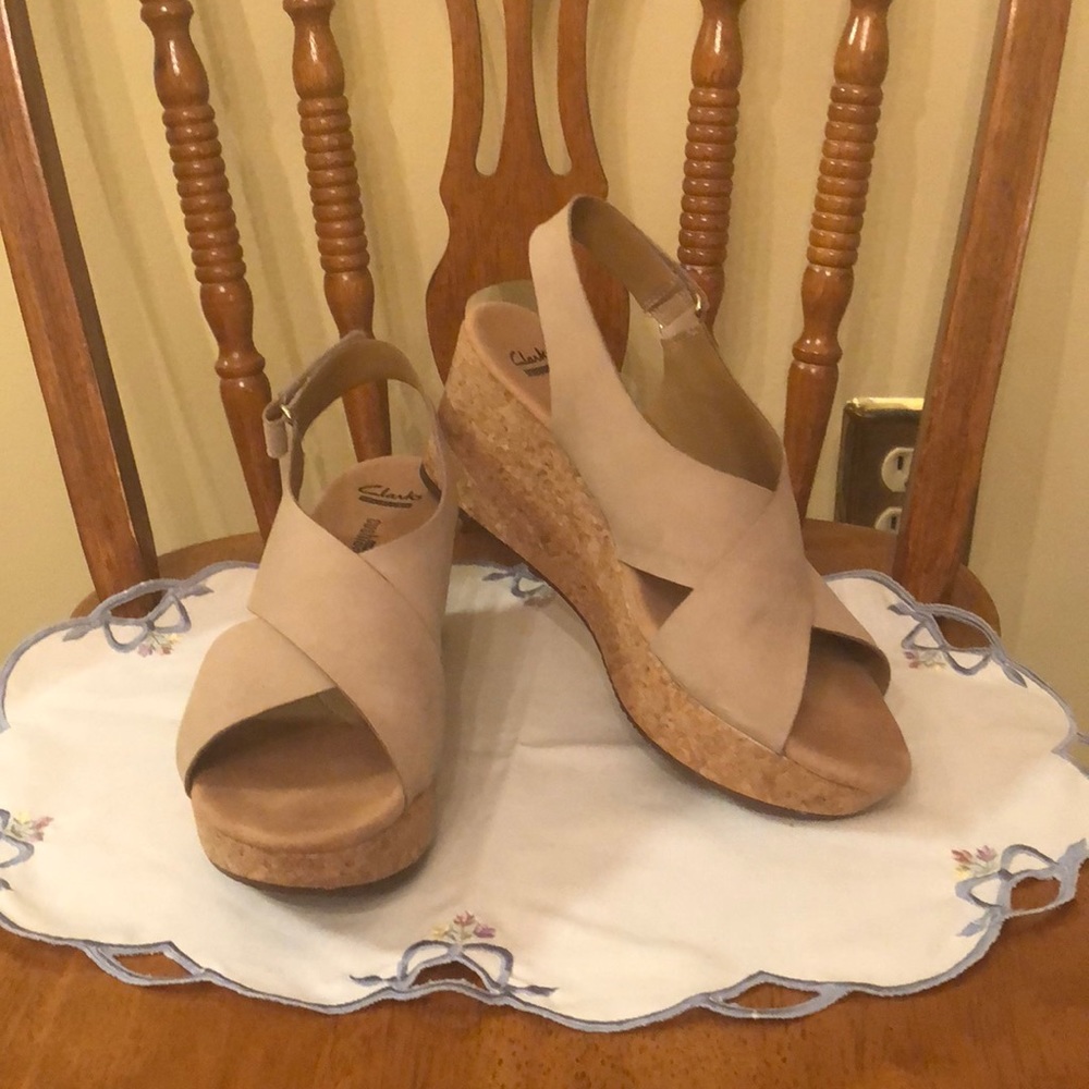 Stylish yet comfortable wedge sandals by Clark’s